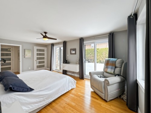 Chambre à coucher principale - 590 Av. Townshend, Saint-Lambert, QC - Indoor Photo Showing Bedroom