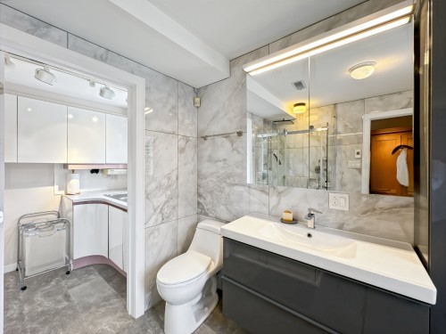 Salle de lavage - 590 Av. Townshend, Saint-Lambert, QC - Indoor Photo Showing Bathroom