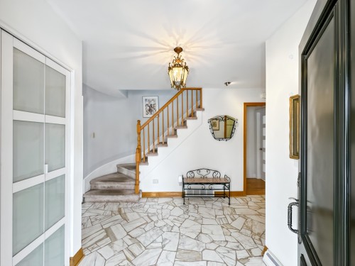 Hall d'entrée/Vestibule - 590 Av. Townshend, Saint-Lambert, QC - Indoor Photo Showing Other Room