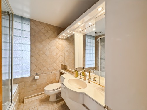 Salle de bains - 590 Av. Townshend, Saint-Lambert, QC - Indoor Photo Showing Bathroom