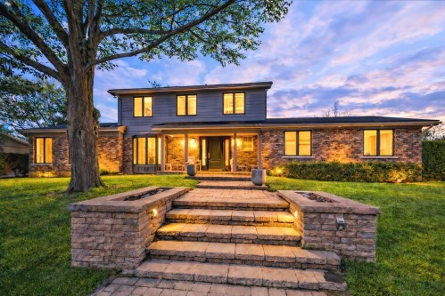 Front of Structure - 590 Av. Townshend, Saint-Lambert, QC - Outdoor With Deck Patio Veranda