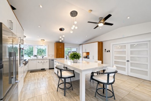 Cuisine - 590 Av. Townshend, Saint-Lambert, QC - Indoor Photo Showing Other Room