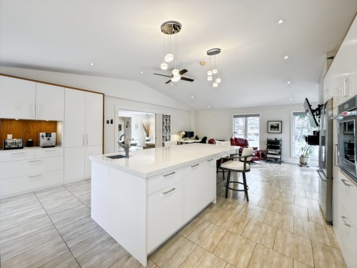 Cuisine - 590 Av. Townshend, Saint-Lambert, QC - Indoor Photo Showing Kitchen