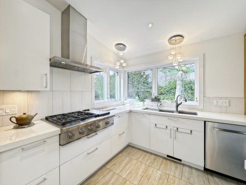 Cuisine - 590 Av. Townshend, Saint-Lambert, QC - Indoor Photo Showing Kitchen With Double Sink With Upgraded Kitchen