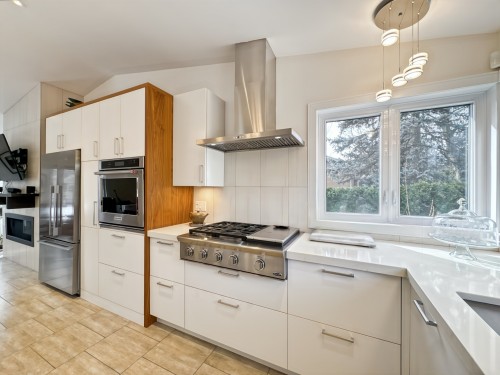 Cuisine - 590 Av. Townshend, Saint-Lambert, QC - Indoor Photo Showing Kitchen