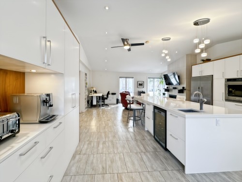 Cuisine - 590 Av. Townshend, Saint-Lambert, QC - Indoor Photo Showing Kitchen With Upgraded Kitchen