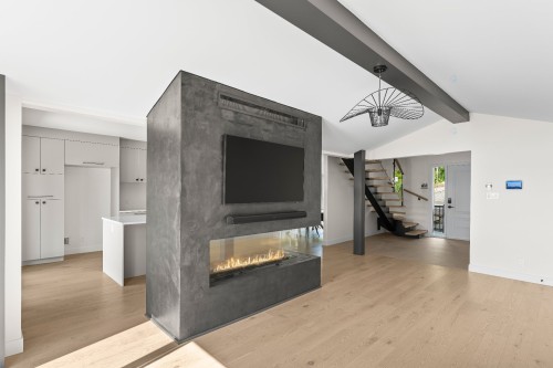 Salon - 185 Rue Du Val-Joli, Sainte-Catherine-De-Hatley, QC - Indoor With Fireplace