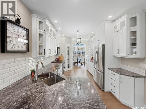 821 Wallman Place, Swift Current, SK - Indoor Photo Showing Kitchen With Stainless Steel Kitchen With Double Sink With Upgraded Kitchen
