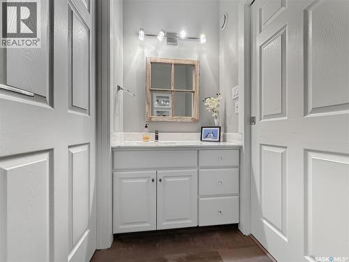 821 Wallman Place, Swift Current, SK - Indoor Photo Showing Bathroom