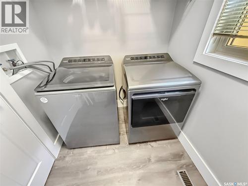 821 Wallman Place, Swift Current, SK - Indoor Photo Showing Laundry Room