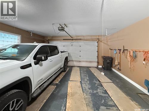 821 Wallman Place, Swift Current, SK - Indoor Photo Showing Garage