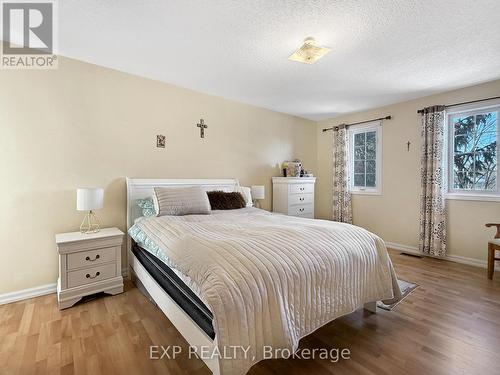 444 Burnett Avenue, Cambridge, ON - Indoor Photo Showing Bedroom