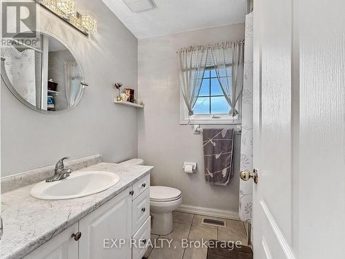 444 Burnett Avenue, Cambridge, ON - Indoor Photo Showing Bathroom