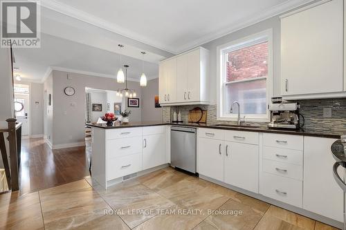 281 Flora Street, Ottawa, ON - Indoor Photo Showing Kitchen