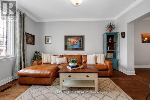 281 Flora Street, Ottawa, ON - Indoor Photo Showing Living Room