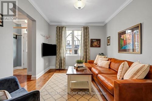 281 Flora Street, Ottawa, ON - Indoor Photo Showing Living Room