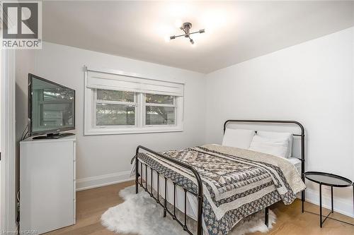 564 Maplehill Drive, Burlington, ON - Indoor Photo Showing Bedroom
