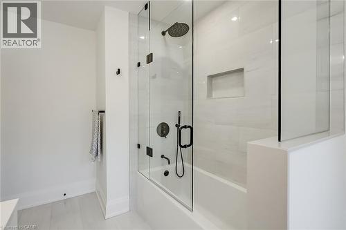 564 Maplehill Drive, Burlington, ON - Indoor Photo Showing Bathroom