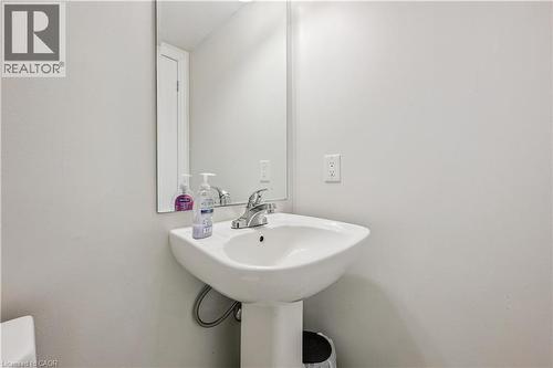 390 Linden Drive, Cambridge, ON - Indoor Photo Showing Bathroom