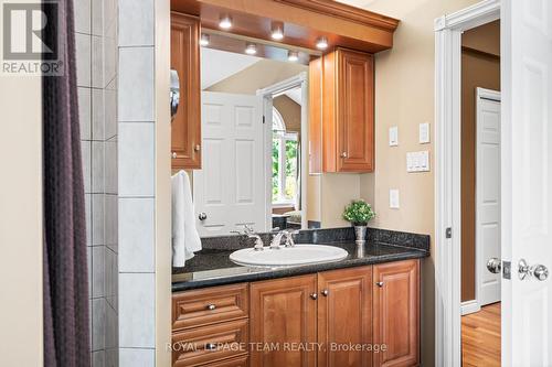 1601 Apeldoorn Avenue, Ottawa, ON - Indoor Photo Showing Bathroom