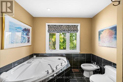 1601 Apeldoorn Avenue, Ottawa, ON - Indoor Photo Showing Bathroom