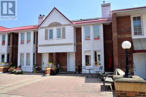61 - 1 PLACE D'ARMES  Kingston (East Of Sir John A. Blvd), ON K7K 6S3