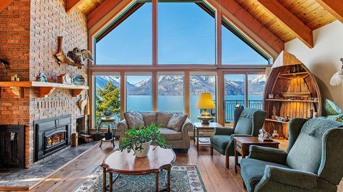 10235 Twin Bays Road, Twin Bays, BC - Indoor Photo Showing Living Room With Fireplace