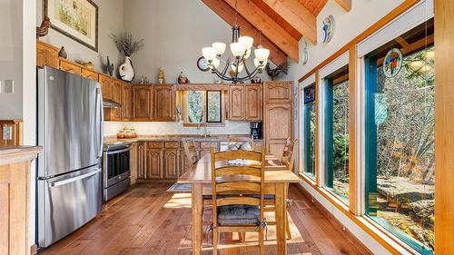 10235 Twin Bays Road, Twin Bays, BC - Indoor