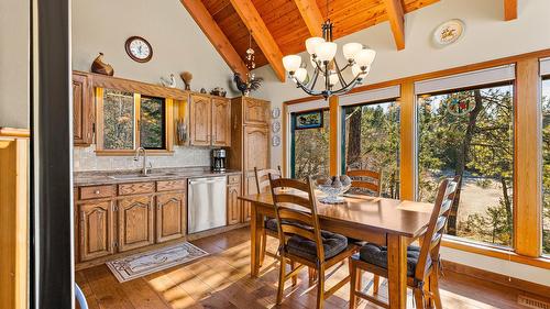 10235 Twin Bays Road, Twin Bays, BC - Indoor Photo Showing Dining Room