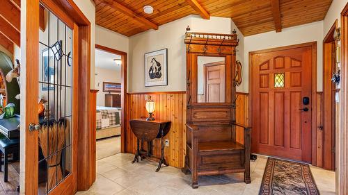 10235 Twin Bays Road, Twin Bays, BC - Indoor Photo Showing Other Room