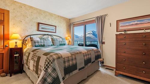 10235 Twin Bays Road, Twin Bays, BC - Indoor Photo Showing Bedroom