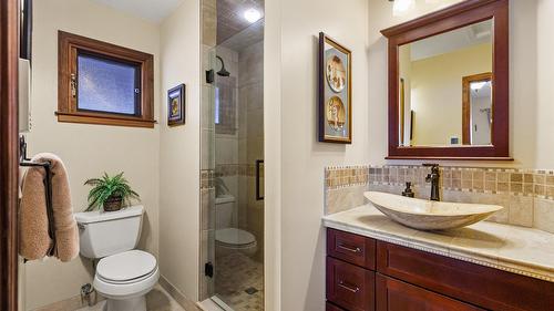10235 Twin Bays Road, Twin Bays, BC - Indoor Photo Showing Bathroom