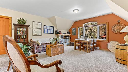 10235 Twin Bays Road, Twin Bays, BC - Indoor