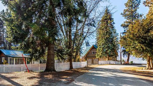 10235 Twin Bays Road, Twin Bays, BC - Outdoor
