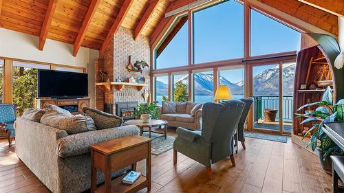 10235 Twin Bays Road, Twin Bays, BC - Indoor Photo Showing Living Room With Fireplace