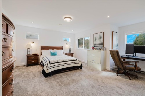 5869 Deuchars Dr, Duncan, BC - Indoor Photo Showing Bedroom