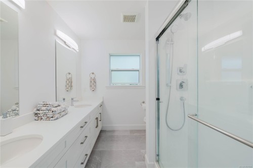 5869 Deuchars Dr, Duncan, BC - Indoor Photo Showing Bathroom