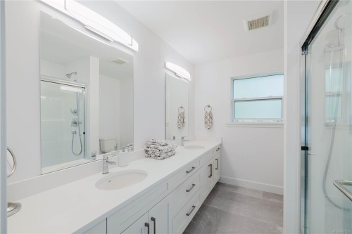 5869 Deuchars Dr, Duncan, BC - Indoor Photo Showing Bathroom