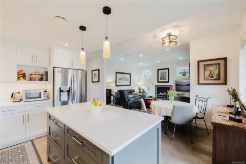 5869 Deuchars Dr, Duncan, BC - Indoor