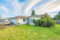 50 Magnolia Dr  Parksville, BC V9P 2P5