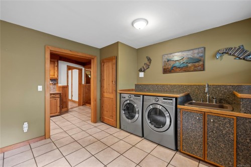 550 Corcan Rd, Qualicum Beach, BC 