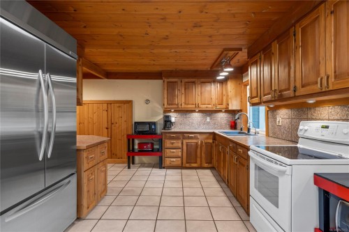 550 Corcan Rd, Qualicum Beach, BC 