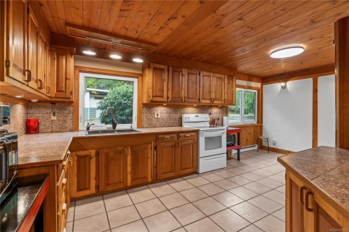 550 Corcan Rd, Qualicum Beach, BC 