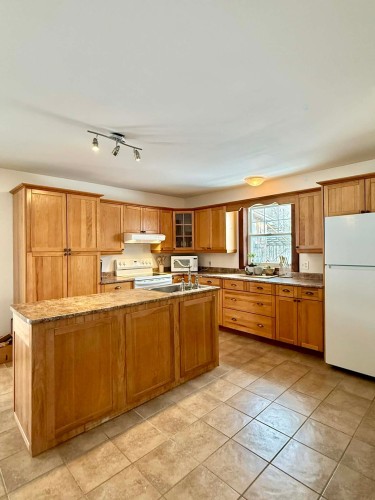 Cuisine - 23  - 23A Ch. Du Lac-Allard, Lac-Saguay, QC - Indoor Photo Showing Kitchen