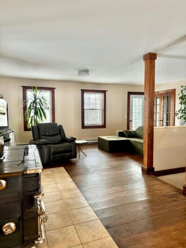 Salon - 23  - 23A Ch. Du Lac-Allard, Lac-Saguay, QC - Indoor Photo Showing Living Room