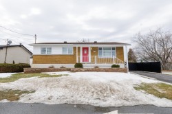 215 Rue Shamrock  Pincourt, QC J7V 3W3