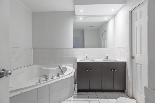 Salle de bains - 202-1080 Rue Anderson, Montréal (Ville-Marie), QC - Indoor Photo Showing Bathroom