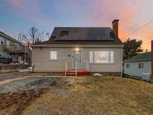 24 Auburn Avenue  Halifax, NS B3R 1K4