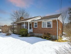 42 Oakwood Avenue  Dartmouth, NS B2W 3C9