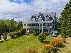 19 Graves Island Road  East Chester, NS B0J 1J0